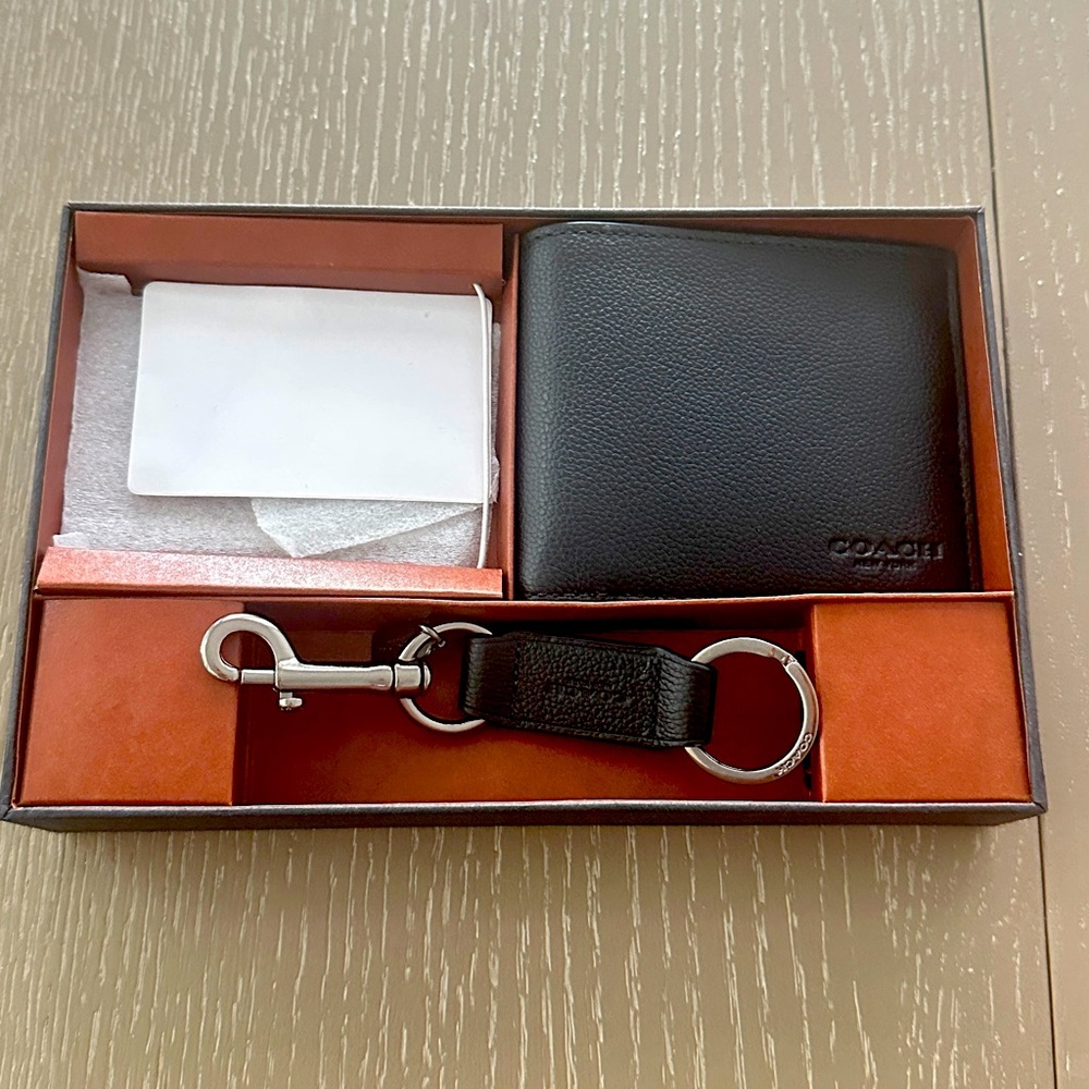 💗 Sold 💗 Authentic Coach men’s wallet for sell